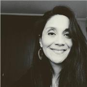 Profesora Diferencial dicta clases de español a todas las edades